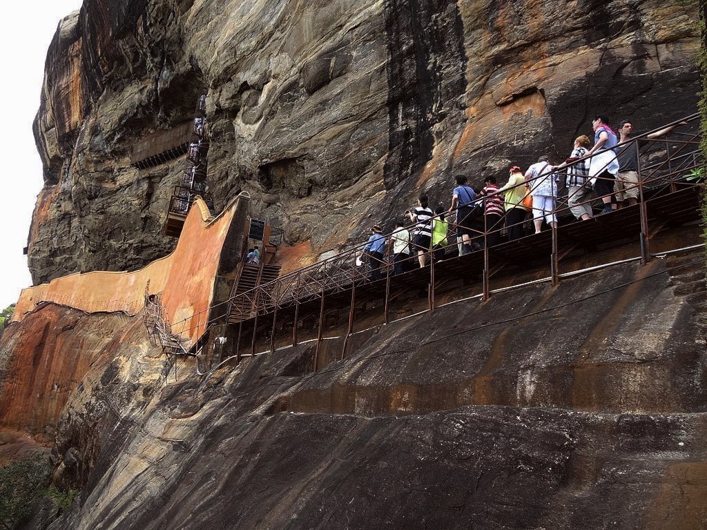 -Sigiriya_mirror_wall - SRILANKA