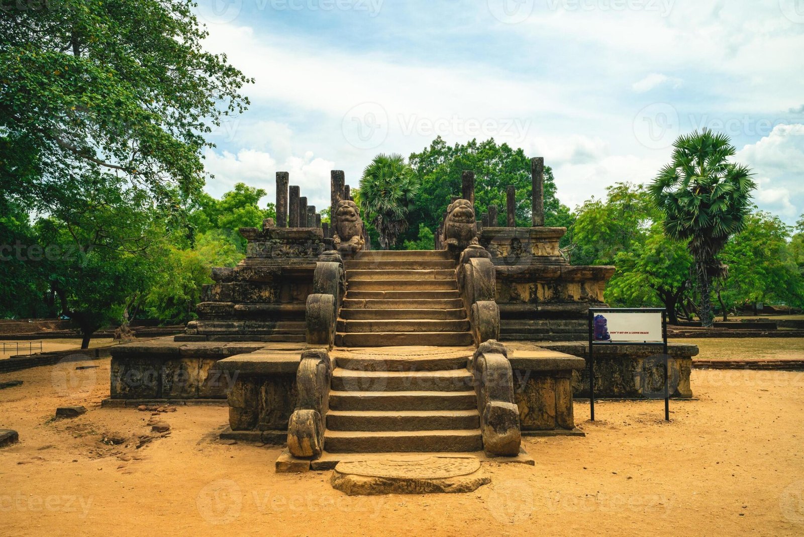 audience-hall-at-polonnaruwa-ancient-city-unesco-world-heritage-site-in-sri-lanka-photo